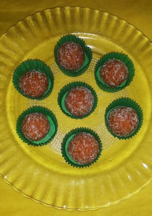 ऑरेंज लाडू (orange ladoo recipe in marathi) रेसिपी चे मुख्य फोटो 