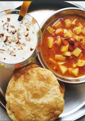 A picture of Kheer Puri.