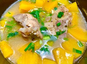 Hình của món Canh Đu Đủ Hầm Xương.