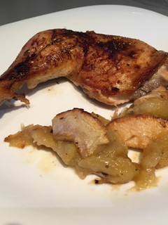 Una foto de Pollo al horno con manzanas
