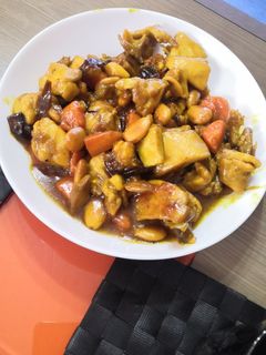 Una foto de Pollo con almendras