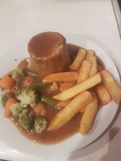 Una foto de Pudding and chips