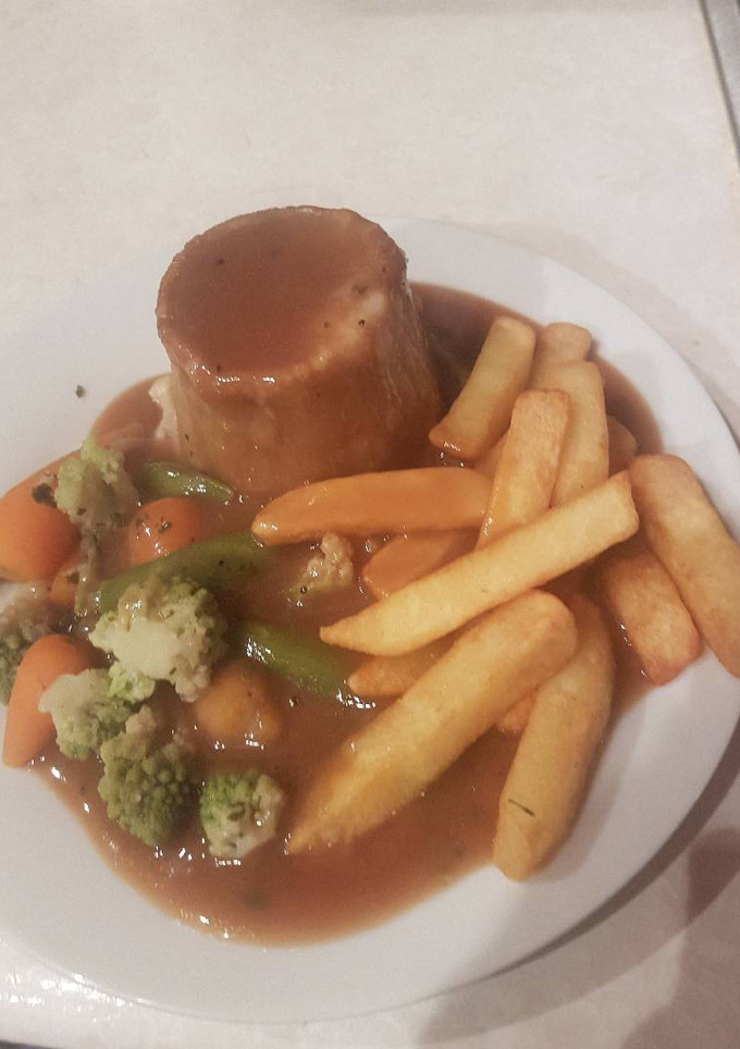 Una foto de Pudding and chips