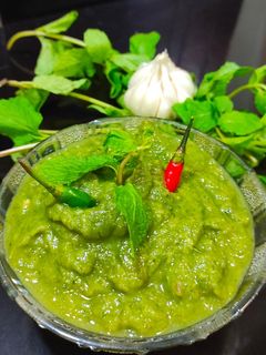 आंवला और पुदीने की चटनी (amla aur pudine ki chutney recipe in Hindi) रेसिपी मुख्य फोटो