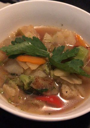 Una foto de Rica Sopa de vegetales 🥬🥦🥕🥔