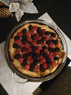 Una foto de Tarta sin Tacc, de Crema Pastelera y Frutos Rojos