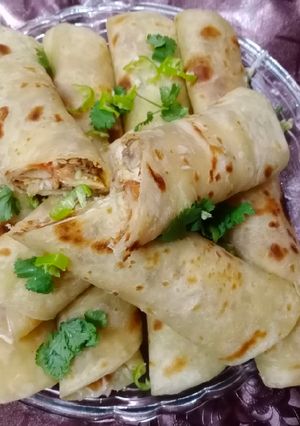 A picture of Chicken roll paratha.