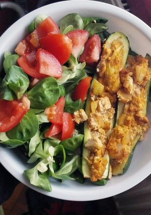 Tofuval töltött cukkini recept fotója