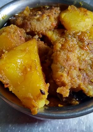 A picture of Raw banana kofta curry.