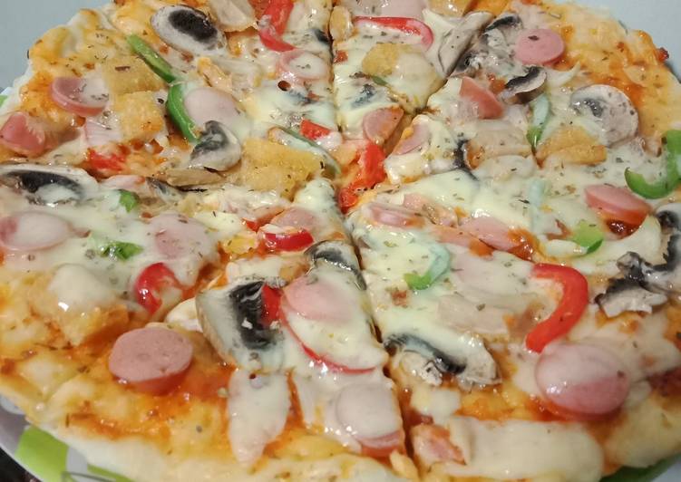 Proses meracik Pizza Teflon Simple (Gampang Banget!) yang mudah