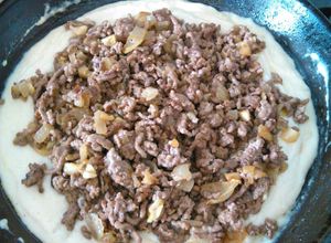 Una foto de Pastel de carne con lecho de puré de patatas
