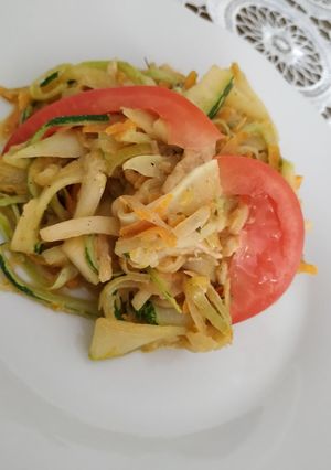 Zdjęcie przepisu Cukiniowy makaron z niespodzianką.