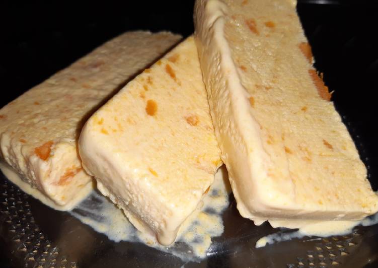 Creamy mango cheese cake slices