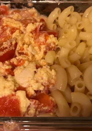 A picture of Tomatoes Fried with Egg and Cheese Noodles.