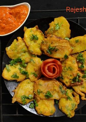 મારુ ના ભજીઆ વિથ સ્પાઈસી ટોમેટો ચટણી (Maru Bhajia With Spicy Tomato Chutney Recipe In Gujarati) રેસીપી મુખ્ય ફોટો