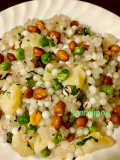 A picture of Sabudana with green matar.
