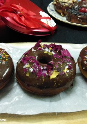 ডিমছাড়া চকোলেট ডোনাট্(eggless chocolate doughnut recipe in Bengali) রেসিপির প্রধান ছবি