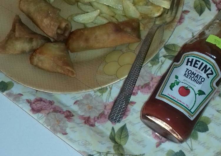 Chips,fried egg n samosa