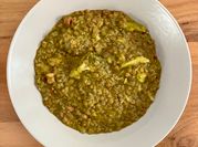 Una foto de caldos con brócoli