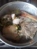Pollito al jugo con todo tipo de verduritas y champiñones
