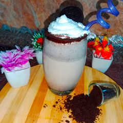 A picture of Creamy Oreo Shake.