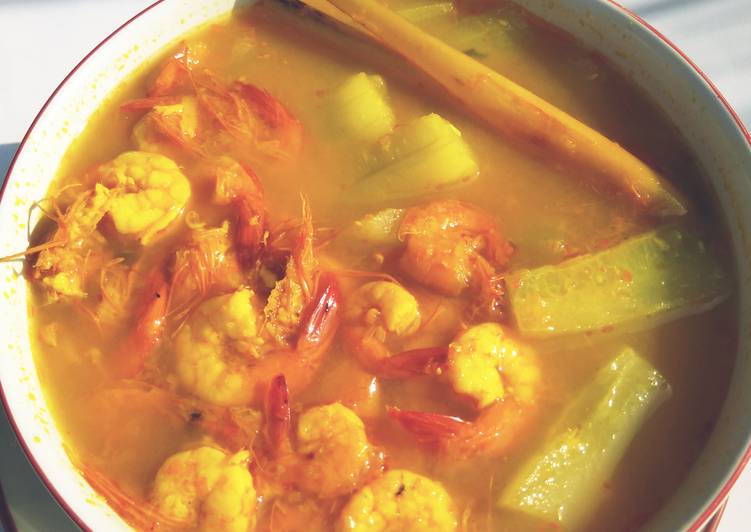 Resep: Lempah Kuning Udang Timun Untuk Pemula!