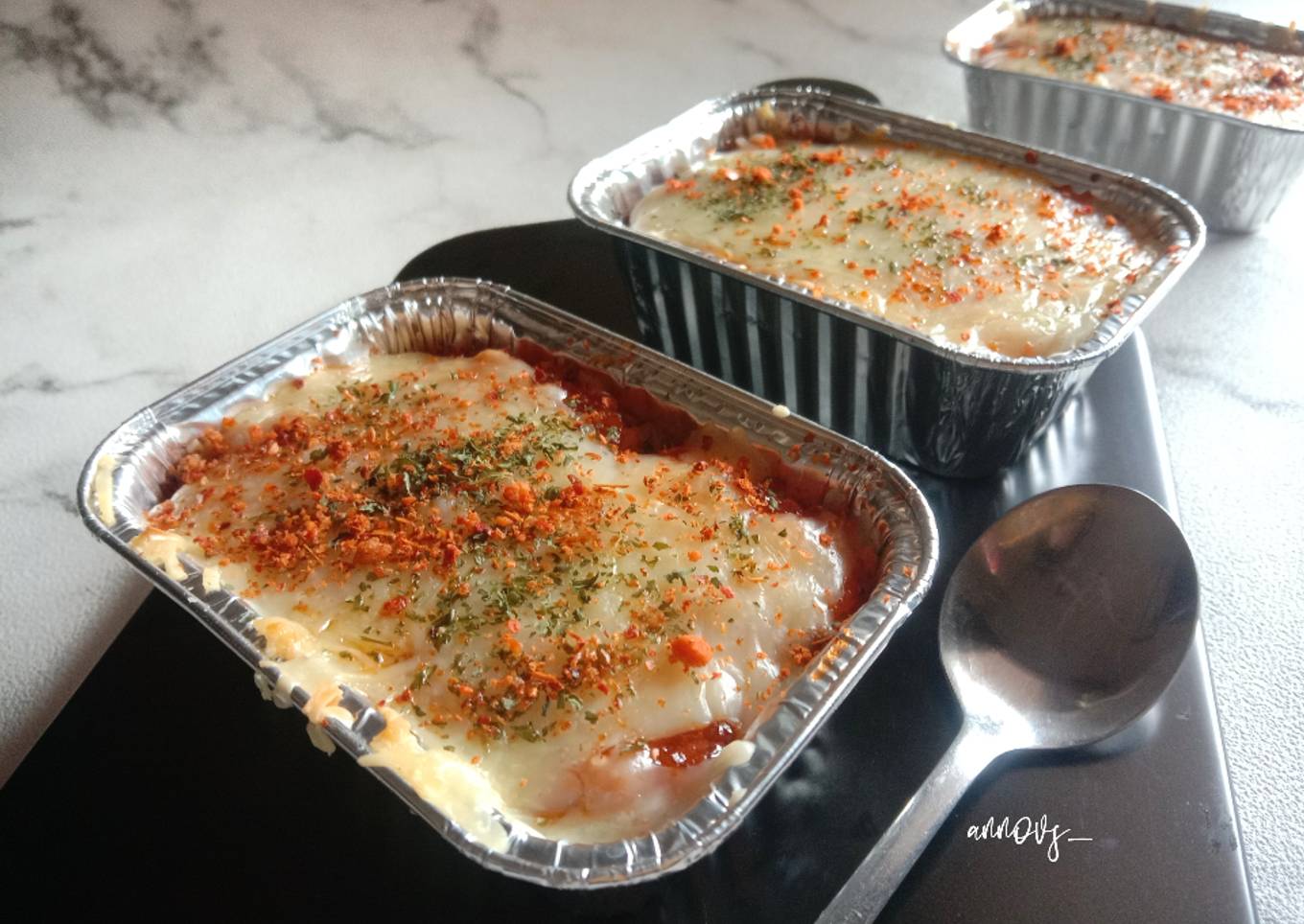 Spicy cheesy bolognaise baked rice