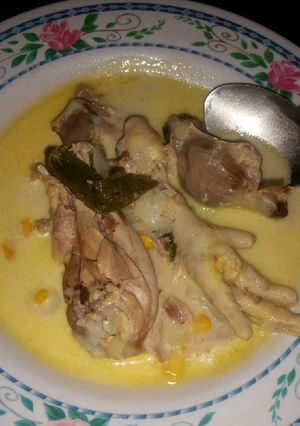 Una foto de Pollo en jocoque con rajas, cebolla y elote