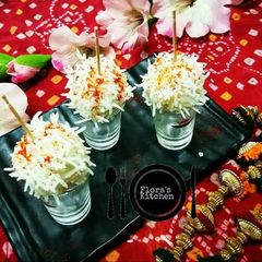 A picture of Khichi rice flowers balls.