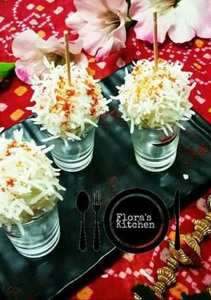 A picture of Khichi rice flowers balls.