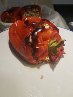 Una foto de Rocoto Relleno (Pimientos rellenos de Perú!!)