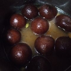 A picture of Amul milk powder gulab jamun.