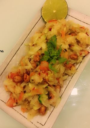 A picture of Thai Raw Papaya Salad.