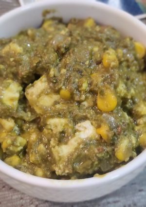 A picture of Corn palak paneer.