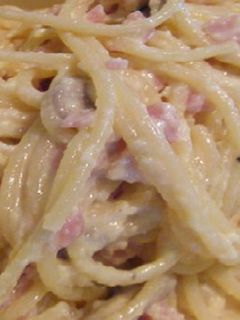 Una foto de Espaguetis con beicon y bechamel