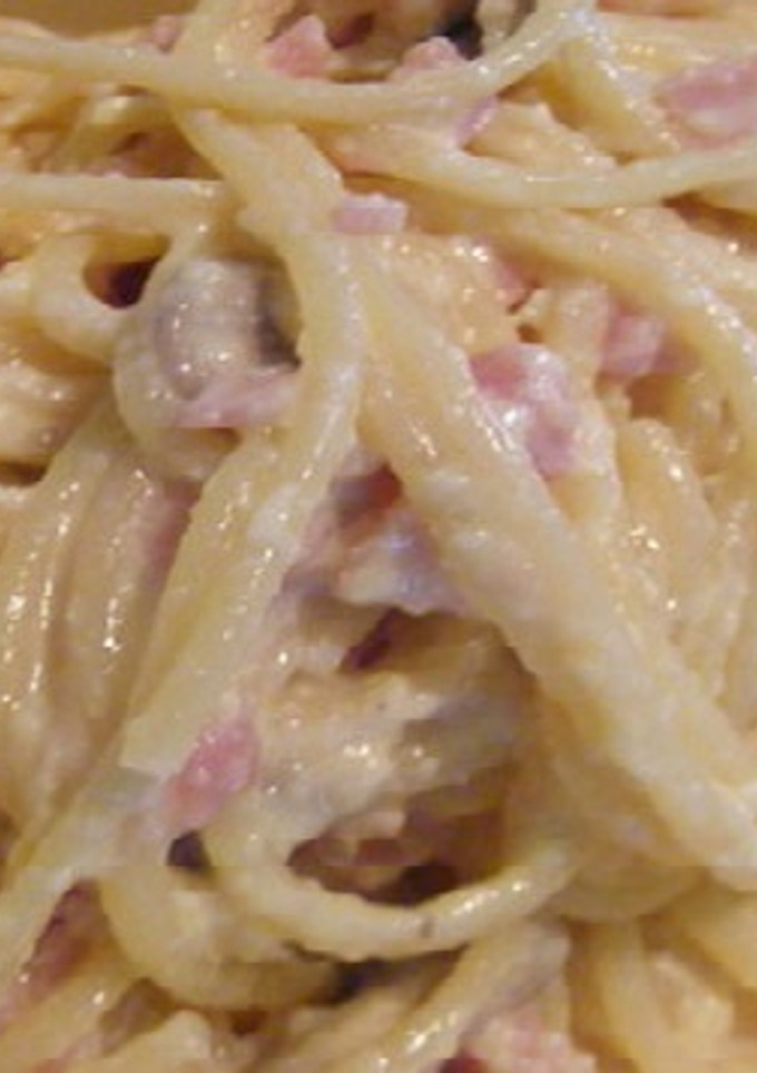 Una foto de Espaguetis con beicon y bechamel