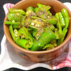 A picture of Instant Green chilli pickle.