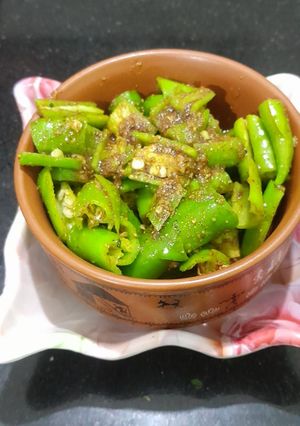 A picture of Instant Green chilli pickle.