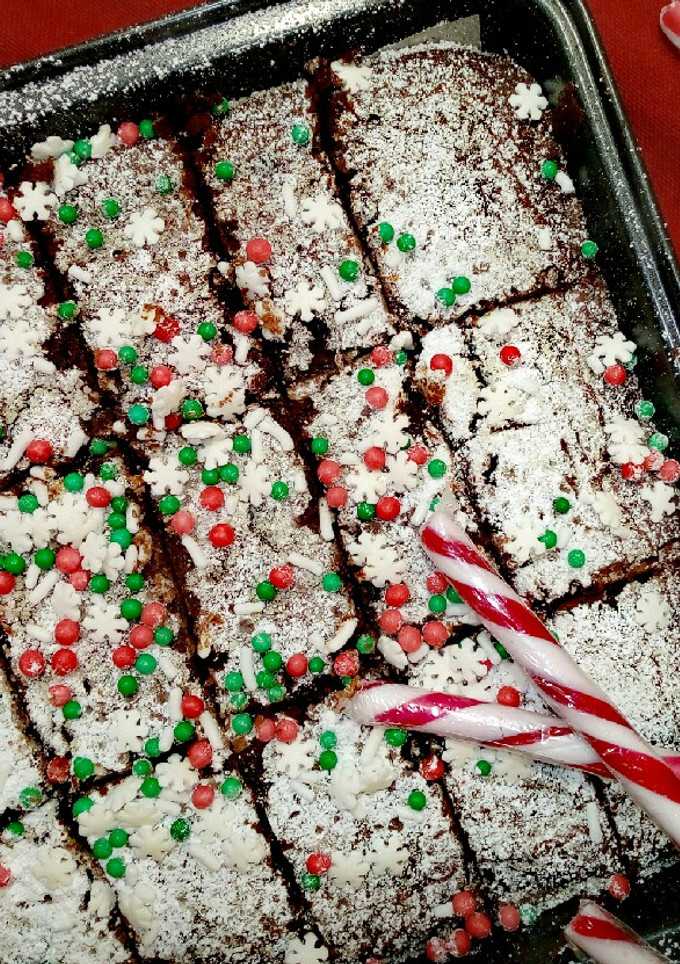 Una foto de Brownie con galletas