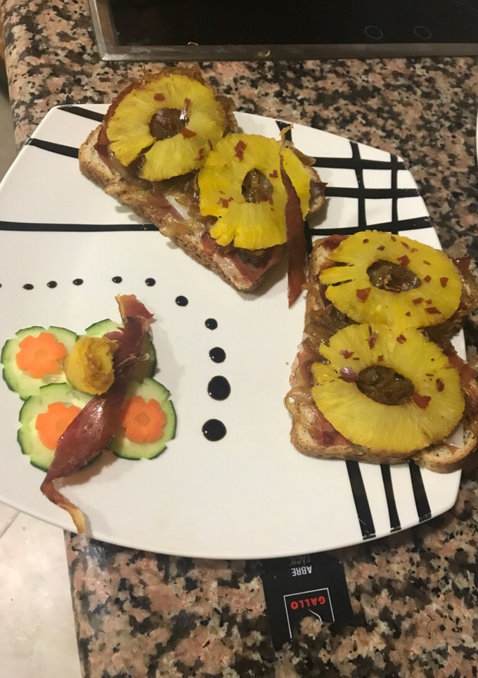 Una foto de Tosta de serrano y queso de Cabra
