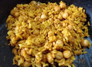 Foto principal de Arroz al curry con garbanzos