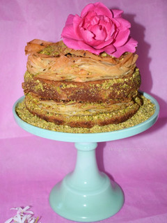 Una foto de Tarta baklava con pistachos y masa filo ¡sin harina!