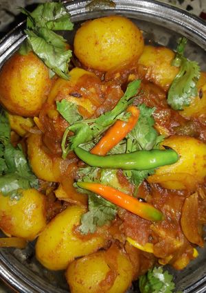 A picture of Dum Aloo.