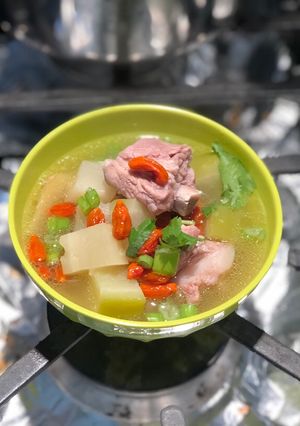 Hình của món Sườn non hầm củ cải trắng và kỷ tử.