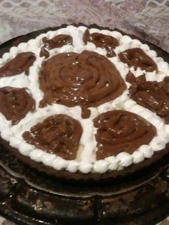 Una foto de Tarta de chocolate con crema pastelera y dulce de leche