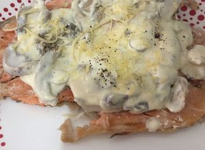 Una foto de Trucha con crema de champiñones