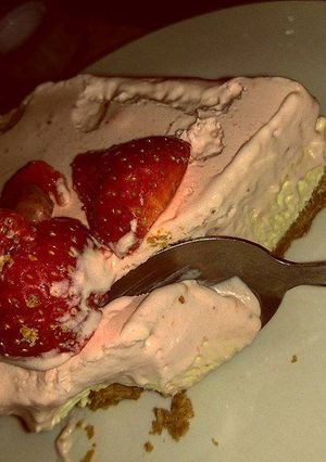 Una foto de Mousse de Chocolate Blanco y de Fresa