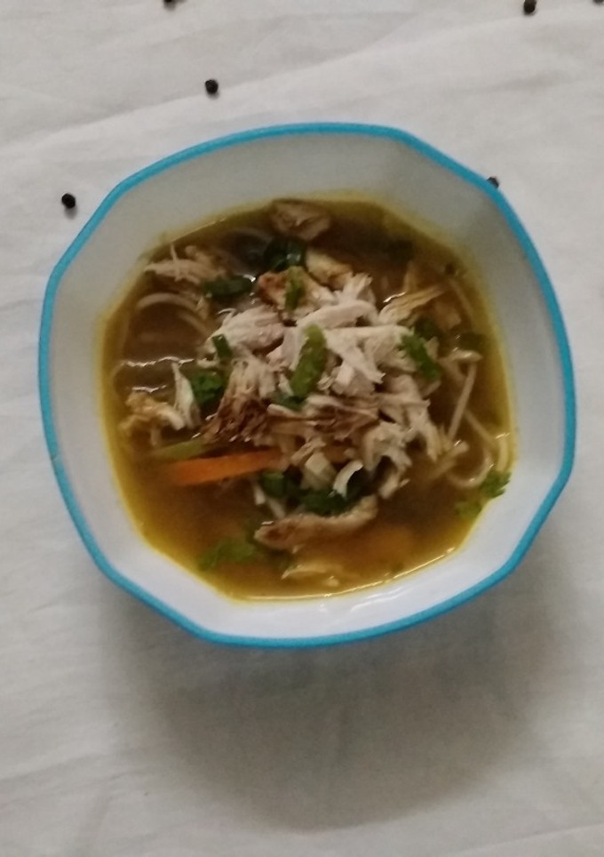 சிக்கன் துப்பா(சிக்கன் நூடுல்ஸ் சூப்)chicken Thukpa செய்முறை முக்கிய புகைப்படம்
