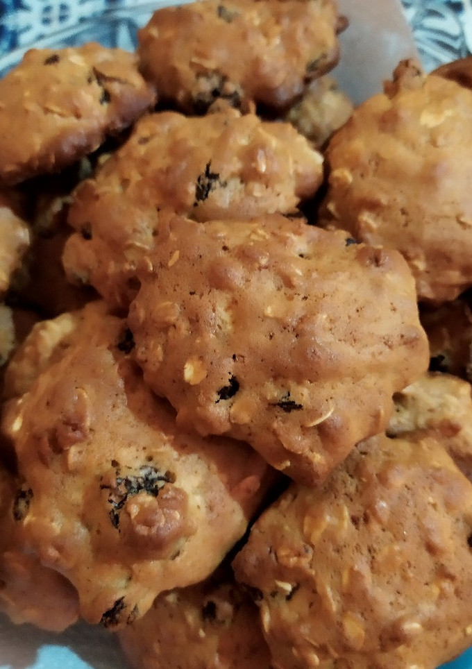 Una foto de Galletas de avena con pasas 💜