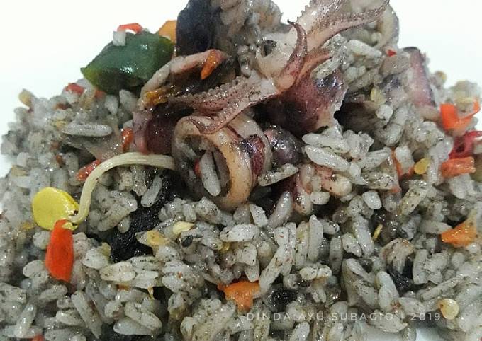 Resep Nasi Goreng Cumi Hitam Super Pedas Oleh Dinda Ayu Subagio (DCS ...